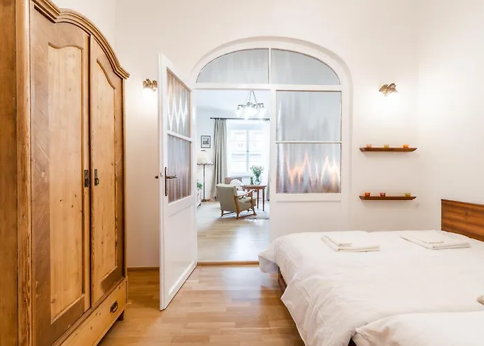 Charming In Lesser Town Apartament *