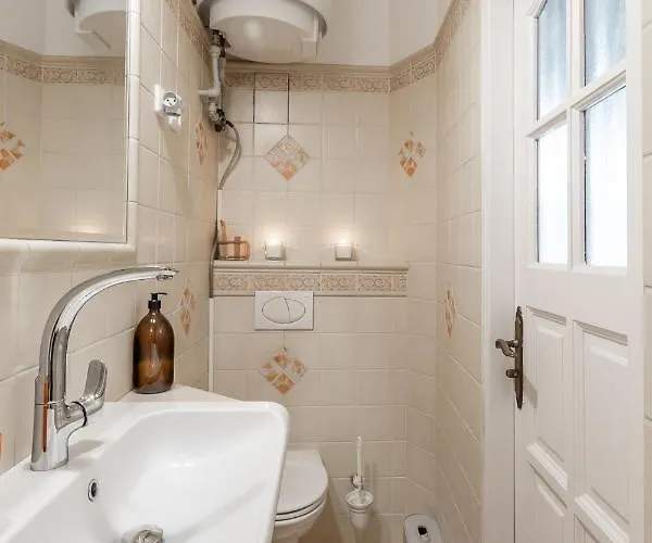 Charming In Lesser Town Apartament