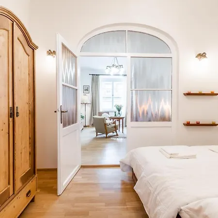 Charming In Lesser Town Apartment *