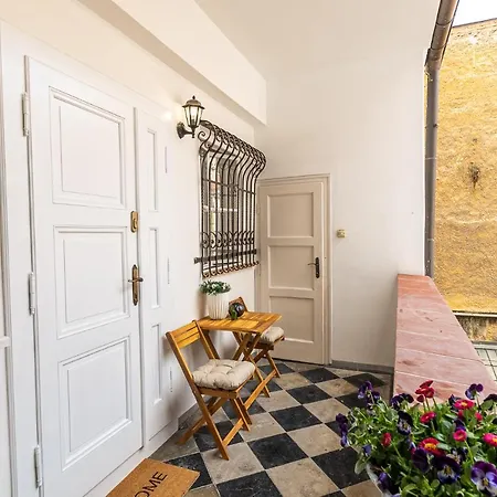 Apartment Charming In Lesser Town *