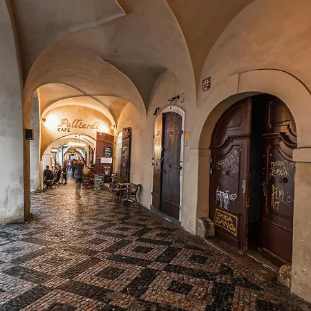 Apartment Charming In Lesser Town