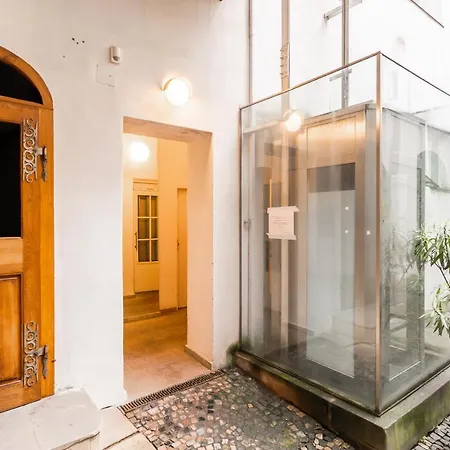Charming In Lesser Town Apartment Prague