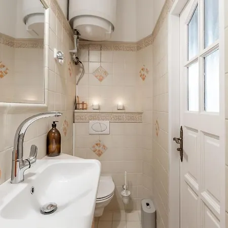 Charming In Lesser Town Appartement